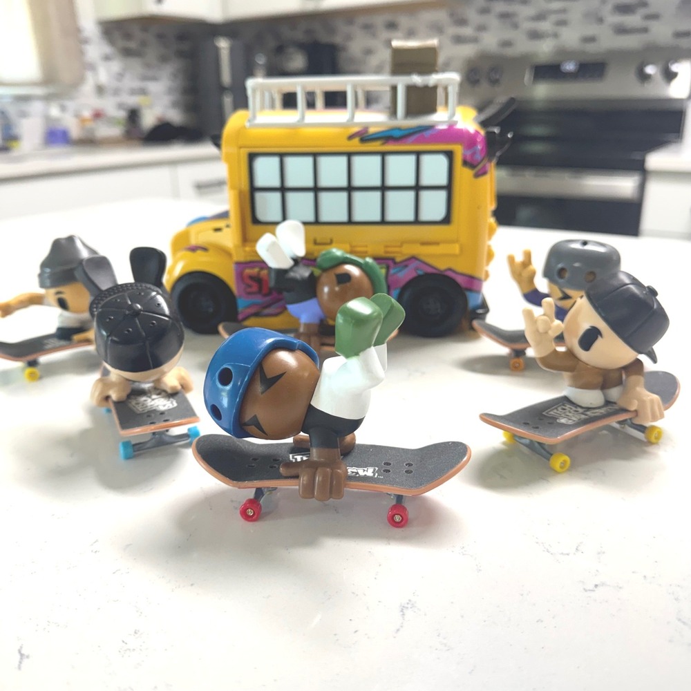 Tech Deck Sk8 Crew Multicolor 6 Skateboard Figures and Bus Lot